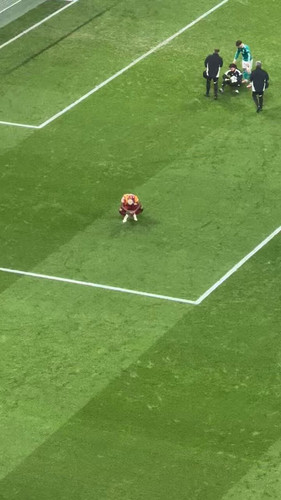 EJHoZISscTx EZVh.jpg