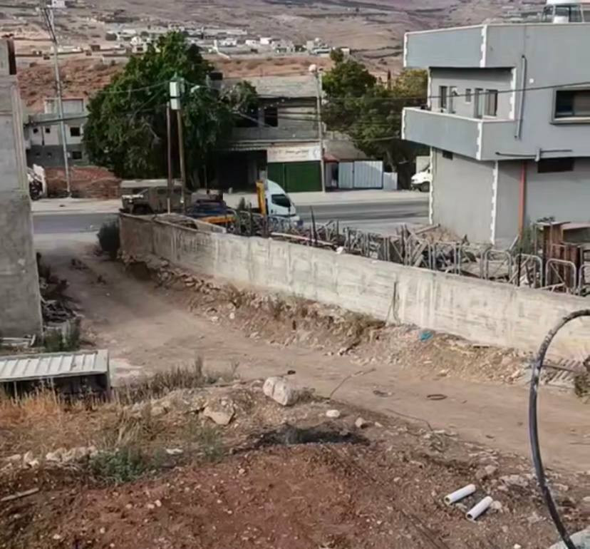 قوات الاحتلال تقتحم مخيم الفارعة جنوب طوباس وتحاصر منزلا خلال العملية....