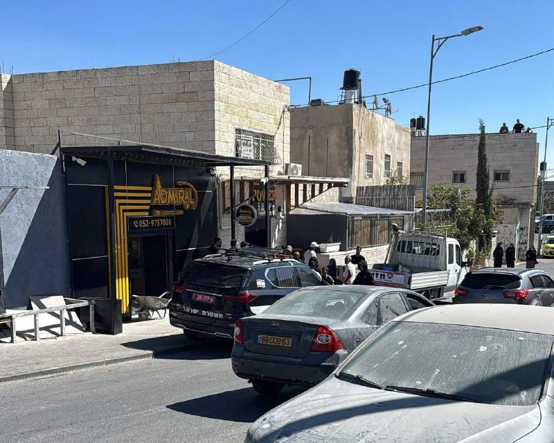 قوات الاحتلال تقتحم شارع المدارس في بلدة جبل المكبر بالقدس المحتلة، وتطلق القنابل الصوتية في البلدة...