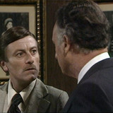 Yes.Minister.S03E02.Vyzva.1080p.WEB DL.CZ EN.DD2.0.x264 ProfessorPan.mkv snapshot 15.37 [2025.10.11 