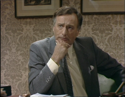 Yes.Minister.S02E04.Splh.po.namastene.tyci.1080p.WEB DL.CZ EN.DD2.0.x264 ProfessorPan.mkv snapshot 1