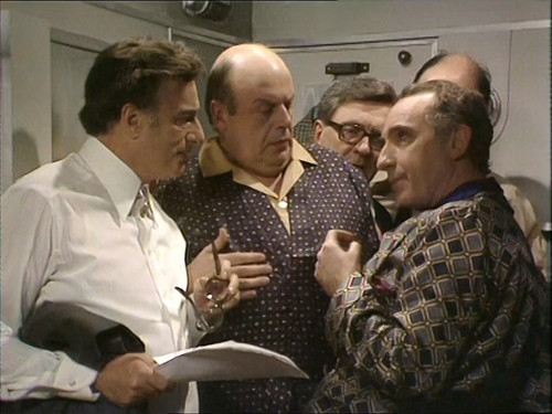 Yes.Minister.S01E02.Oficialni.navsteva.2160p.Upcaled.WEB DL.CZ EN.DD2.0.x264 moviesbyrizzo.mkv snaps.jpg