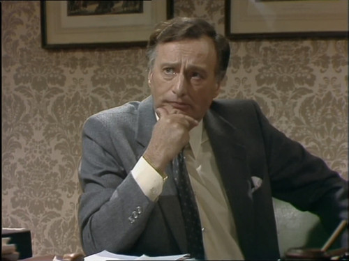 Yes Minister Series S2E4 The greasy Pole 2160p.mkv snapshot 16.27 [2025.10.10 23.57.35]