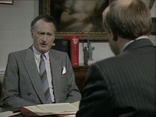 Yes.Prime.Minister.S01E02.Premieruv.projev.2160p.Upscaled.WEB DL.CZ EN.DD2.0.x264 moviesbyrizzo.mkv .jpg