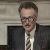 Yes.Prime.Minister.S02E02.Sluzebni.tajemstv.2160p.Upscaled.WEB DL.CZ EN.DD2.0.x264 moviesbyrizzo.mkv