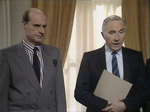 Yes.Prime.Minister.S02E02.Sluzebni.tajemstv.2160p.Upscaled.WEB DL.CZ EN.DD2.0.x264 moviesbyrizzo.mkv.jpg