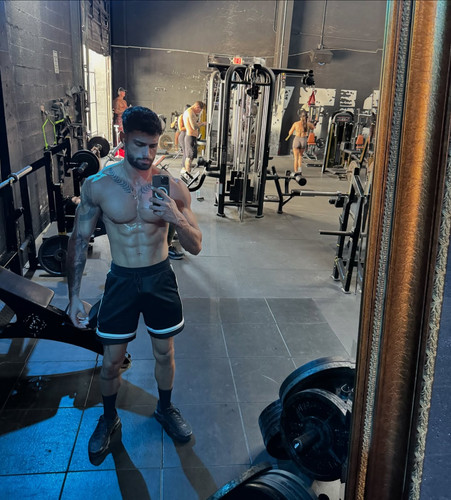 yanninicolau 1733592352 3517950090658859302 37923821010.jpg