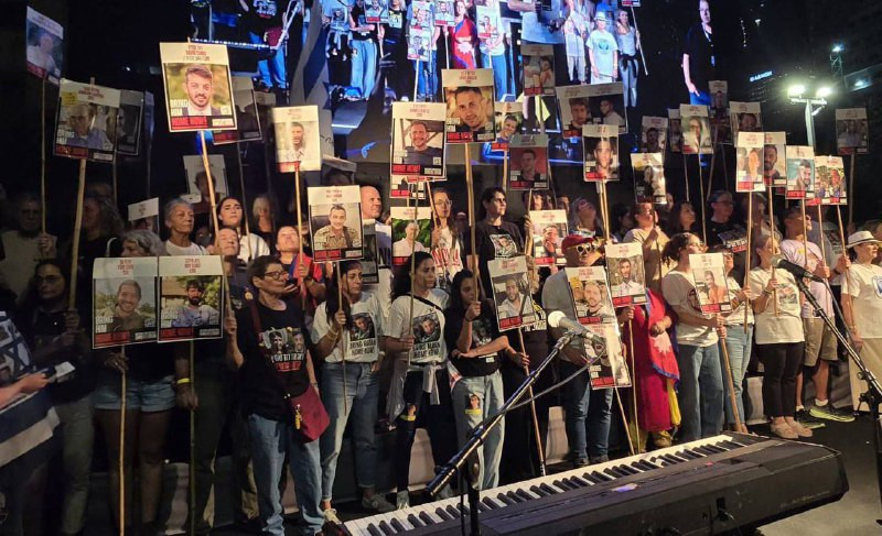 قال الصحفي الإسرائيلي عميت سيغال: في مظاهرات ليلة السبت في تل أبيب، هناك أمر واحد يجب تجنبه تمامًا وهو قول أي شيء إيجابي عن نتنياهو....