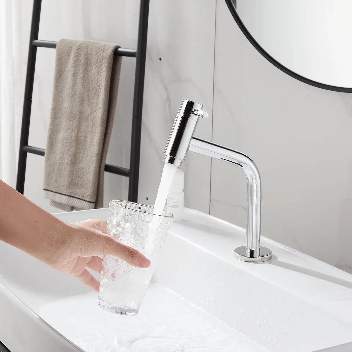 Torneira Link Bica Baixa Metal Cromado Banheiro Lavabo Pia