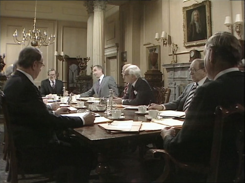 Yes.Minister.S03E01.Rovnopravnost.2160p.Upscaled.WEB DL.CZ EN.DD2.0.x264 moviesbyrizzo.mkv snapshot .jpg