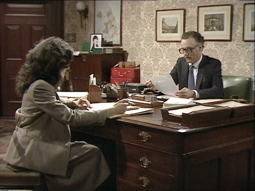 Yes.Minister.S03E01.Rovnopravnost.2160p.Upscaled.WEB DL.CZ EN.DD2.0.x264 moviesbyrizzo.mkv snapshot .jpg
