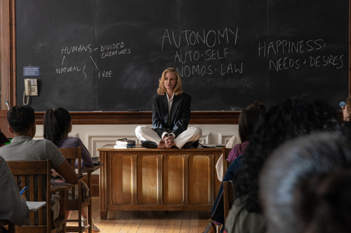 Julia Roberts stars as Alma in AFTER THE HUNT, from Amazon MGM Studios.Photo Credit: Yannis Drakouli.jpg