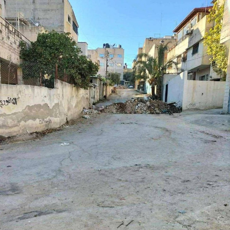 قوات الاحتلال تقتحم الحي الشرقي لمداخل مخيم طولكرم وتغلق الشوارع بالسواتر الترابية....