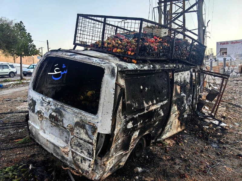  استشهاد لبناني وإصابة شقيقه بعد قصف حافلتهما المخصصة لنقل الخضار تزامنا مع غارات طيران الاحتلال الحربية التي استهدفت طريق بلدة المصيلح جنوب لبنان....