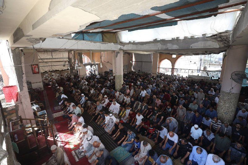 أدى الفلسطينيون أول صلاة جمعة في مساجد غزة بعد إعلان اتفاق وقف إطلاق النار....