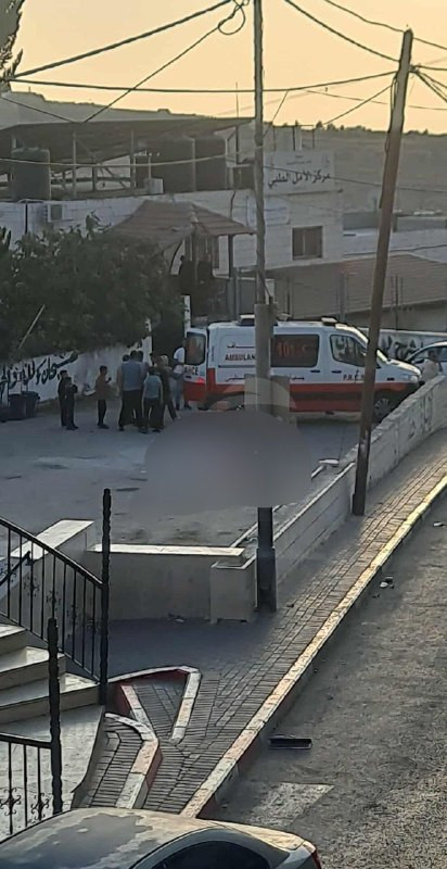 اقتحمت قوات الاحتلال قبل قليل قرية بيت كاحل وأطلقت قنابل الغاز تجاه بيت عزاء المرحوم خليل العطاونة، وخلال الاقتحام أصيب أحد الأشخاص بقنبلة غاز مسيل في...
