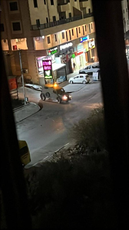 اقتحمت قوات الاحتلال الإسرائيلي مساء اليوم عدة قرى وبلدات في محافظة رام الله، شملت المزرعة الشرقية شرق المدينة، وبلدة كوبر شمالها، وبلدة سلواد شرقها، ...