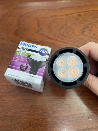en am tran chieu diem led spotlight philips master led 5 5 50w 2700k mr16 24d.jpg