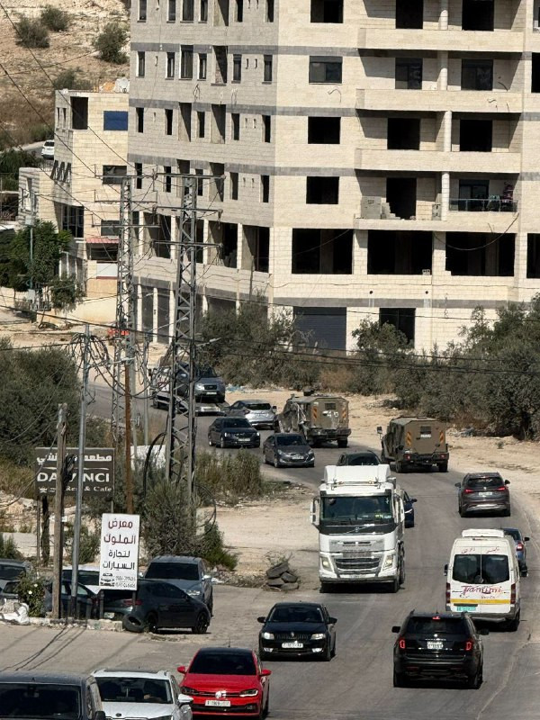 قوات الاحتلال تقتحم عدة بلدات بالضفة تزامنا مع وصول الأسرى إلى رام الله، وذلك لمنع أية مظاهر لحظة عودتهم إلى قراهم....