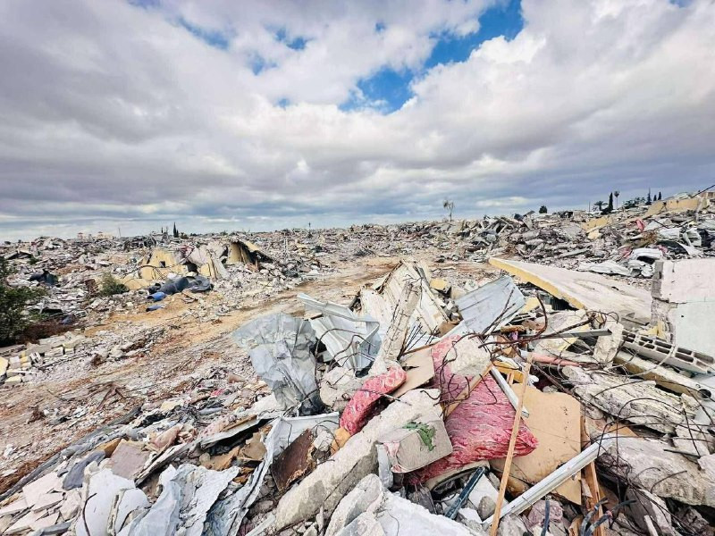 صورة تظهر آثار الدمار في منطقة إسكان الأوروبي جنوب شرق مدينة خانيونس اليوم....