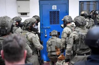 أعلن الجيش الإسرائيلي عن فتح تحقيق في تسريب توثيقات تعذيب الأسرى الفلسطينيين من معتقل "سدي تيمان". كما أعلن رئيس الأركان الإسرائيلي إيال زامير عن إحال...