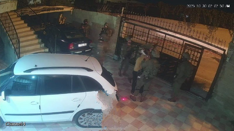 قوات الاحتلال تقتحم منزل الصحفي مصعب قفيشة في مدينة الخليل وتعتقله....