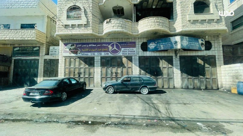 جيش الاحتلال يواصل إغلاق المحال التجارية في بلدة حوارة جنوب نابلس....