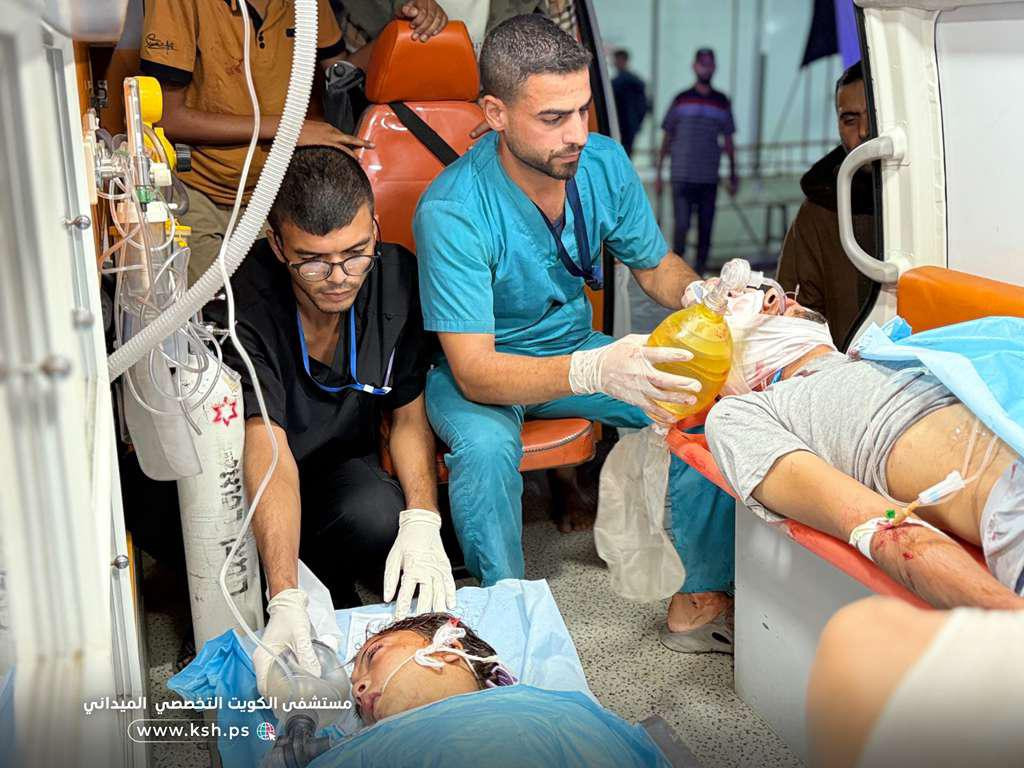 إصابات جراء قصف الاحتلال خيام النازحين في محيط جامعة الأقصى بمنطقة المواصي غرب خان يونس....