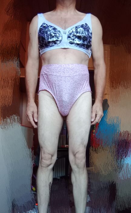 пожилая смотрю одевай мое белье.jpg