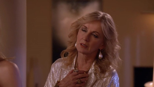 Gossip Girl s5e9 Rhodes to Perdition Caroline Lagerfelt faint 1.jpg