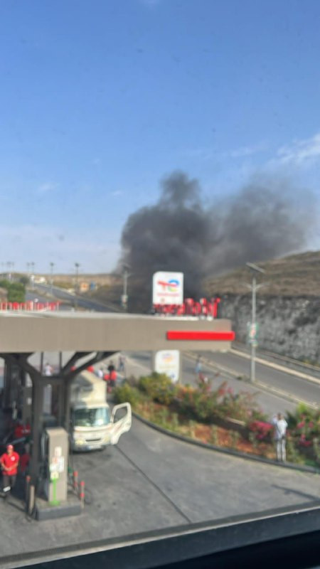 طيران الاحتلال المسير يقصف مركبة على طريق كفردجال - النبطية جنوب لبنان....