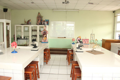 Laboratorium Biologi SMa II.jpg