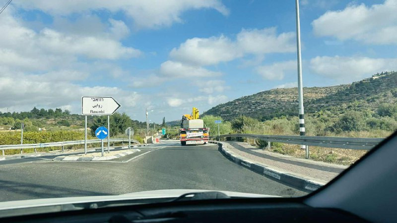 بعد أريحا ورام الله وأبو ديس والرام وبيت لحم، تقوم قوات الاحتلال بنصب بوابة حديدة جديدة أمام مدخل مدينة روابي شمال رام الله....