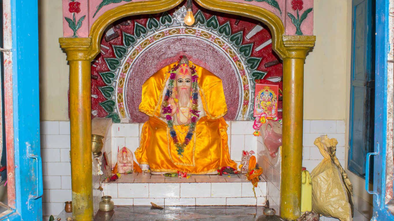 आज विश्वकर्मा पूजा, औजार र सवारी साधनमा आराधना