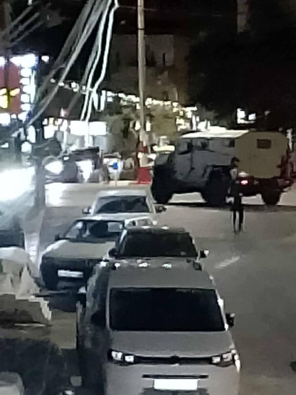 اقتحامات متزامنة نفذتها قوات الاحتلال خلال الساعة الأخيرة، شملت بلدة سبسطية وصرة غرب نابلس، وقرى بلعين وكفر نعمة ودير ابزيع غرب رام الله، إضافة إلى بل...