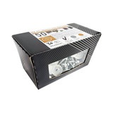 dėžutė su varžtais ir skaidriomis tarpinėmis