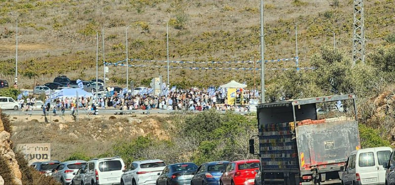 مسيرة للمستوطنين قرب مستوطنة "شيلو" على الطريق الواصل بين نابلس ورام الله...