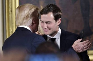 قال كوشنر: "حين زرت غزة تساءلت عن وجهة الناس، فأجابوني إنهم يعودون لمنازلهم المدمرة وينصبون خيمة، ومن المحزن جدًا أن الناس في غزة يعودون إلى منازل مدم...