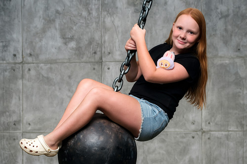 20251019 1033 Wrecking Ball Swing remixauto.jpg