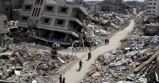 رئيس بلدية غزة للجزيرة: غالبية المفقودين تحت الأنقاض في القطاع أطفال ونساء

- نحتاج إلى معدات ثقيلة لانتشال المفقودين تحت الأنقاض وإصلاح خطوط المياه و...