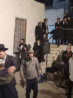 جانب من اقتحام المستوطنين لمقام قبر يوسف شرق نابلس....