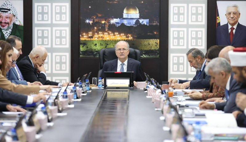 رئيس الوزراء أكد أن الحكومة تواصل تحضيراتها لتنفيذ خطة التعافي وإعادة الإعمار في غزة بالتعاون مع الأشقاء والشركاء. كما طالب مجلس الوزراء بتحرك دولي فا...