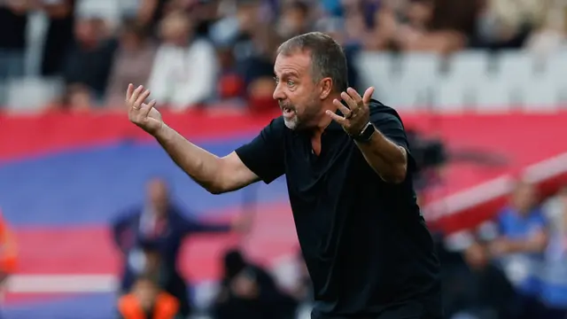 Hansi Flick Kena Kartu Merah, Presiden Barcelona Kritik Keras Wasit
