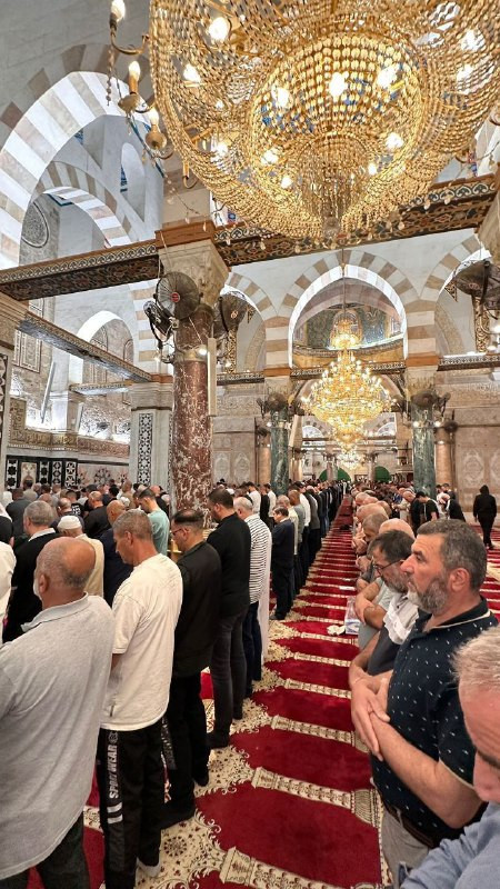 صلاة فجر اليوم في المصلى القبلي بالمسجد الأقصى المبارك....