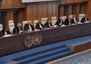 محكمة العدل الدولية تصدر اليوم الأربعاء حكمها بشأن ما إذا كانت إسرائيل قد انتهكت القانون الدولي من خلال فرضها حصارا استمر عدة أشهر على المساعدات الإنس...