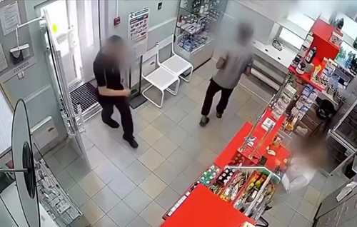 qDQXTAm7CUnVwqHt.jpg
