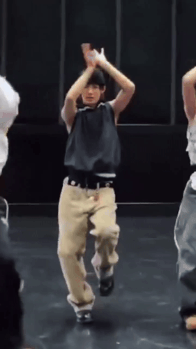 ezgif 194d75403f4ba2.gif