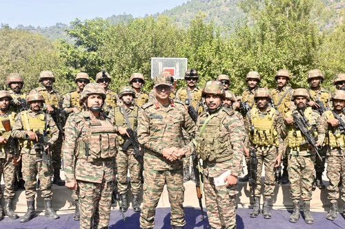G33m93wWgAAqAEP.jpg