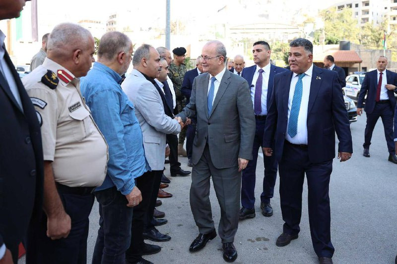 وصل رئيس الوزراء الفلسطيني د. محمد مصطفى إلى محافظة نابلس، حيث سيعقد اجتماعات مع مدراء الأمن في المحافظة، ويفتتح أقسامًا جديدة في مستشفى رفيديا، ويتفق...