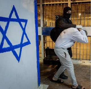 صور توثق التنكيل والتعذيب والأوضاع القاسية التي يعيشها الأسرى داخل السجون، والتي وصفها المحررون بـ"مقابر الأحياء"، في ظل التحريض المستمر من قبل وزير ا...